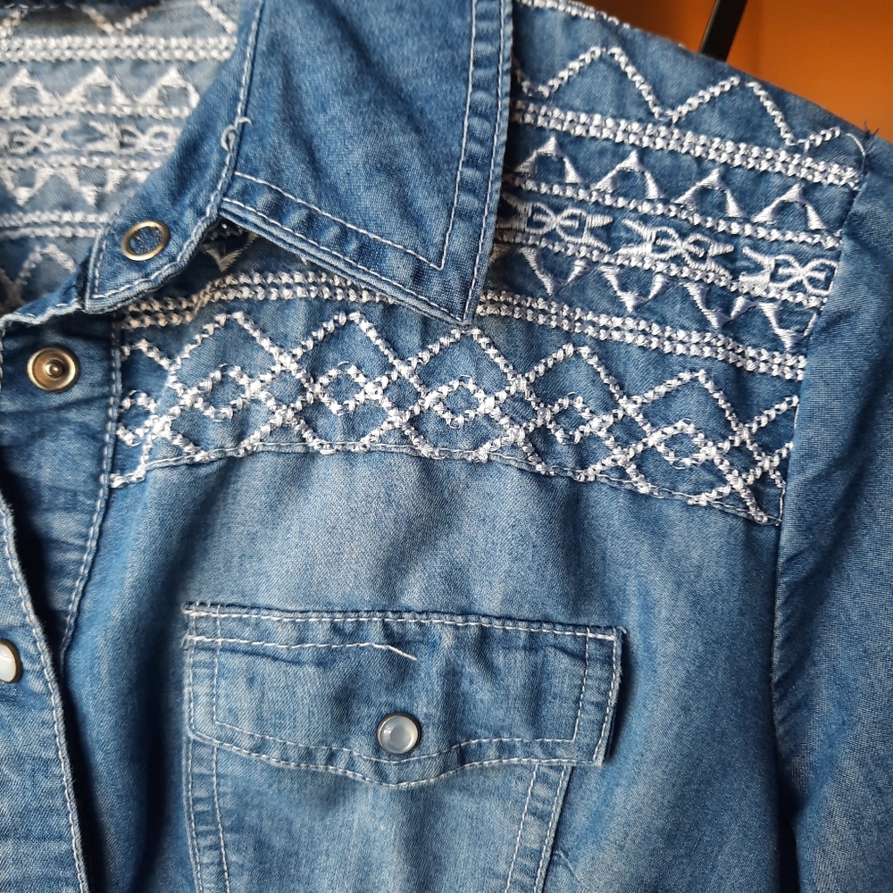 Bongo Long Sleeved Top - Picture 7 of 9